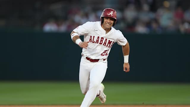 Alabama left fielder Ian Petrutz (21).